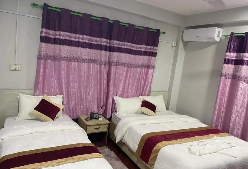 هتل Kavya Inn