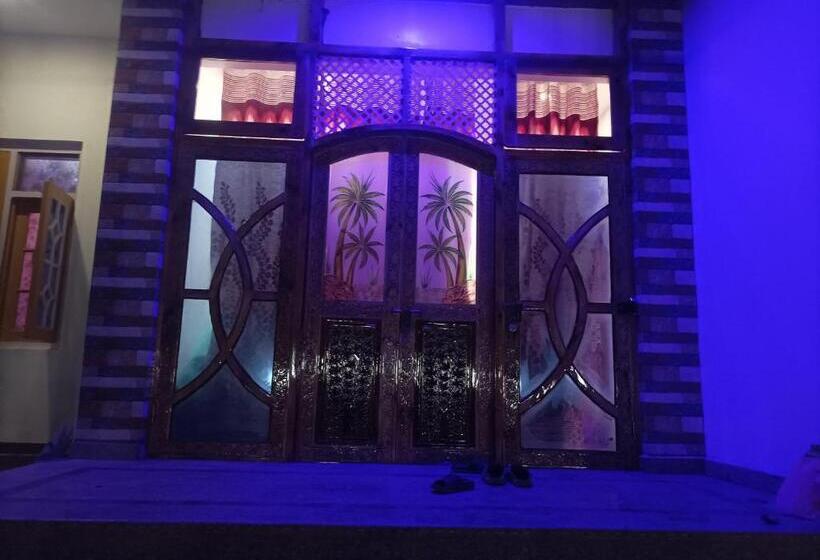 בית מלון כפרי Knight View