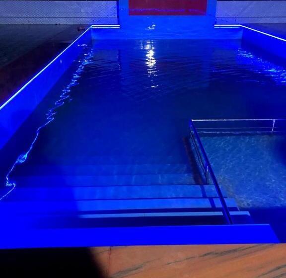 هتل Orion International