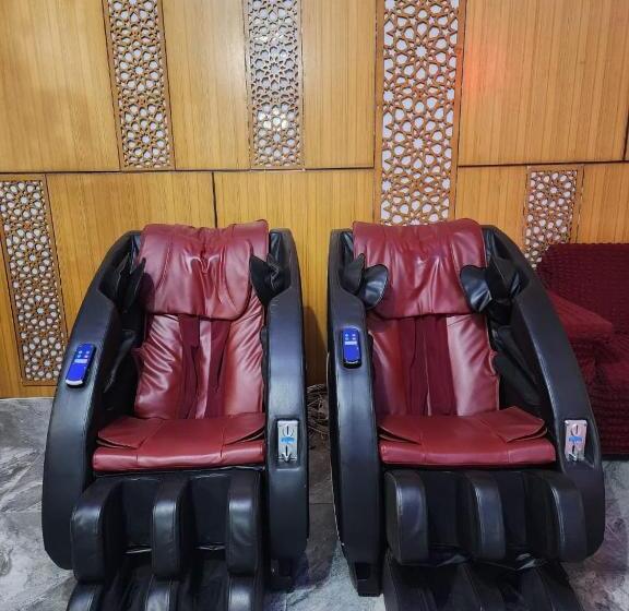 هتل Orion International