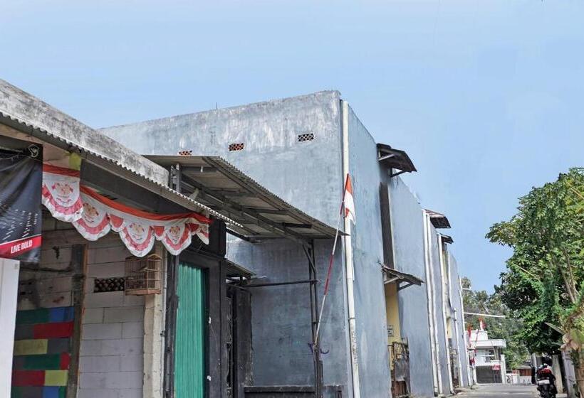 فندق Oyo Life 92936 Kost Teteh Erni Karawang