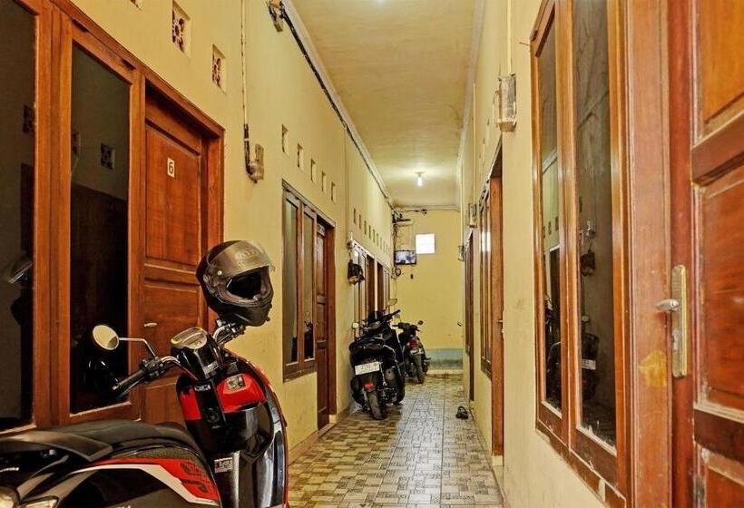 فندق Oyo Life 92936 Kost Teteh Erni Karawang