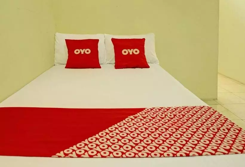 Hotelli Oyo Life 92936 Kost Teteh Erni Karawang