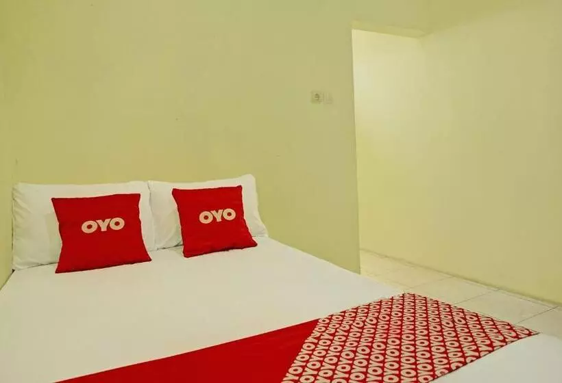 Hotelli Oyo Life 92936 Kost Teteh Erni Karawang