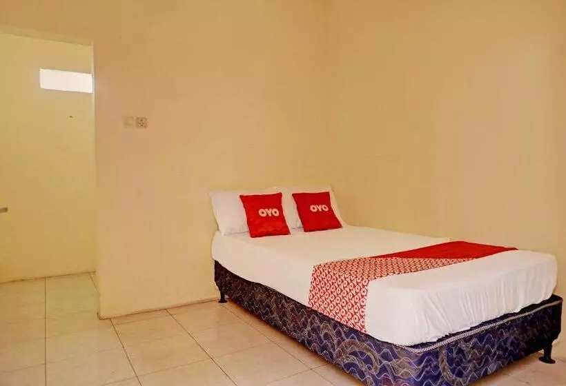 Hotelli Oyo Life 92936 Kost Teteh Erni Karawang