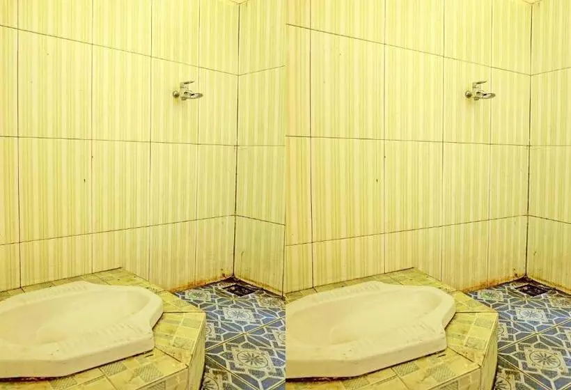 Hotelli Oyo Life 92936 Kost Teteh Erni Karawang