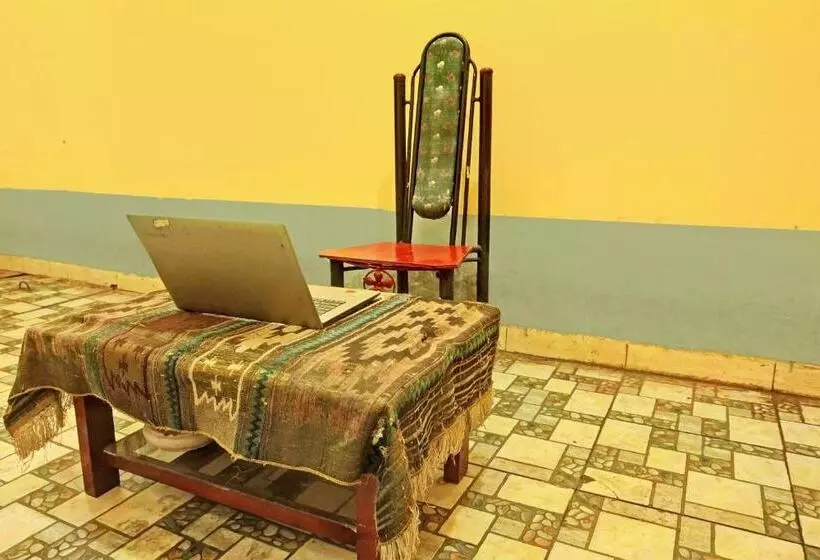 Hotelli Oyo Life 92936 Kost Teteh Erni Karawang