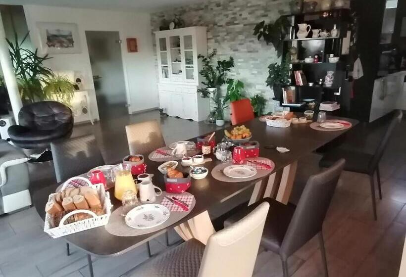 פנסיון Chambre Paisible Avec Petit Déjeuner Maison, Proche Centre Ville Et Randonnées Vosgiennes   Fr 1 589