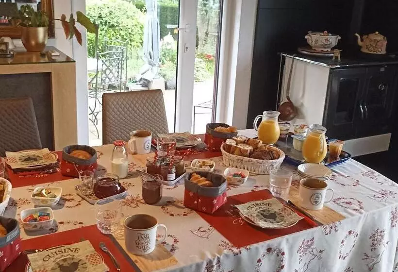 ペンション Chambre Paisible Avec Petit Déjeuner Maison, Proche Centre Ville Et Randonnées Vosgiennes   Fr 1 589
