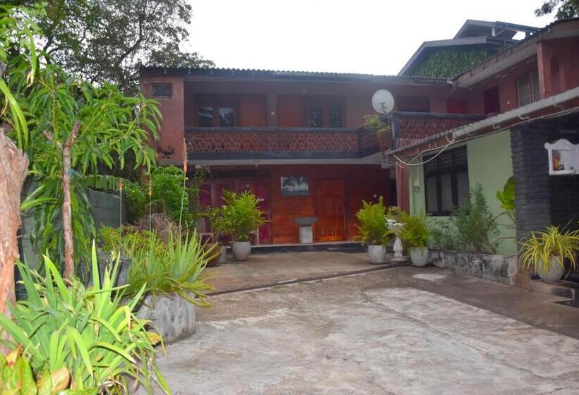 Pension Lion Guest Anuradhapura