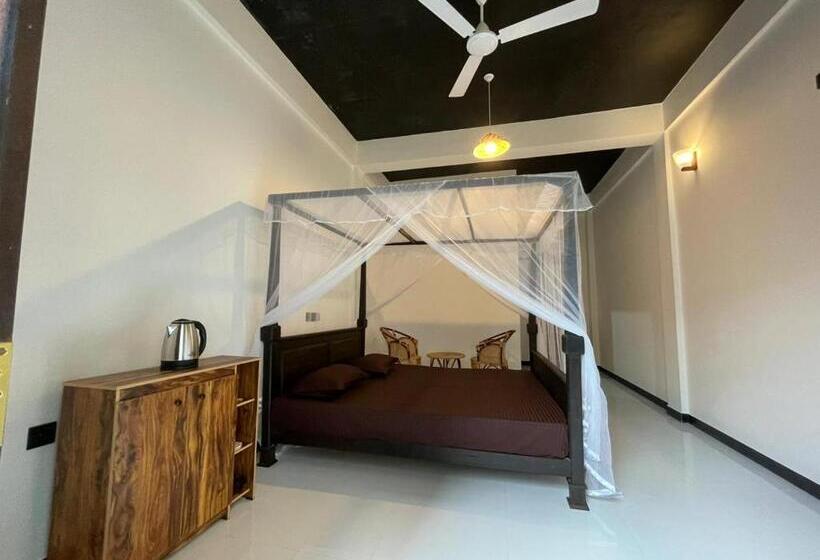 بنسيون Thiliz Place