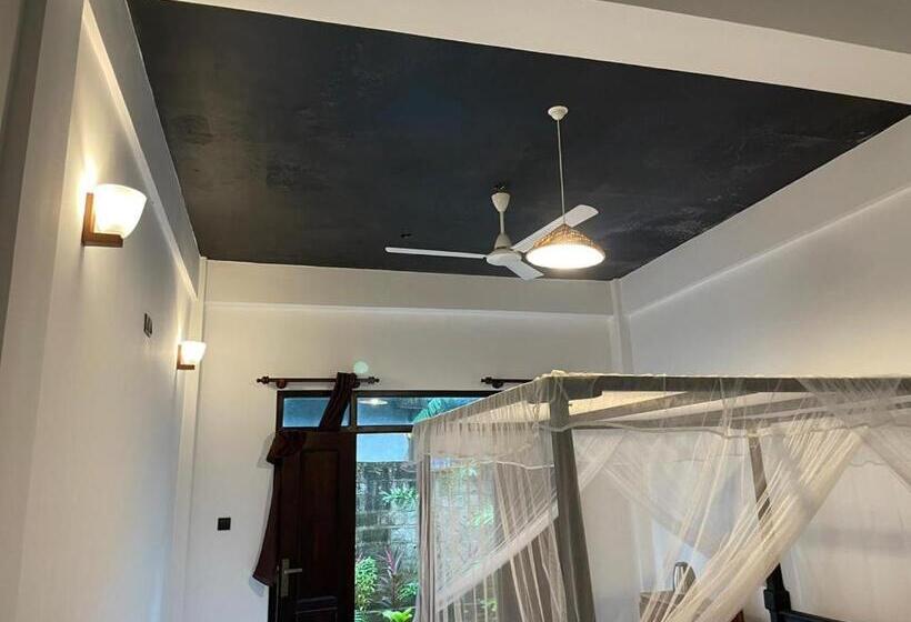 بنسيون Thiliz Place