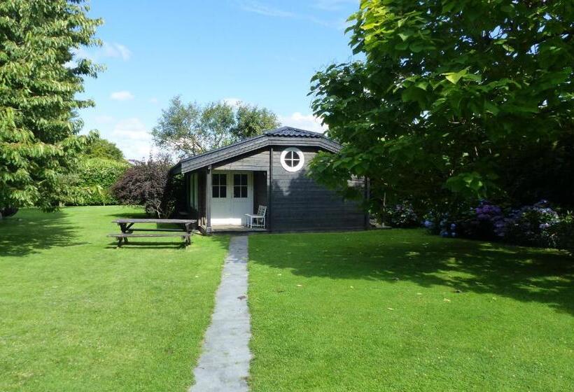 پانسیون Wood And Work