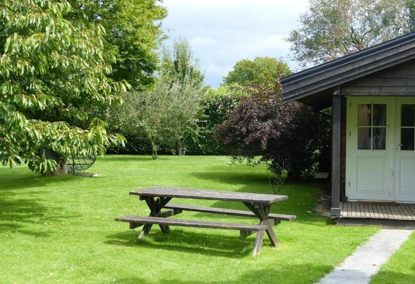 پانسیون Wood And Work