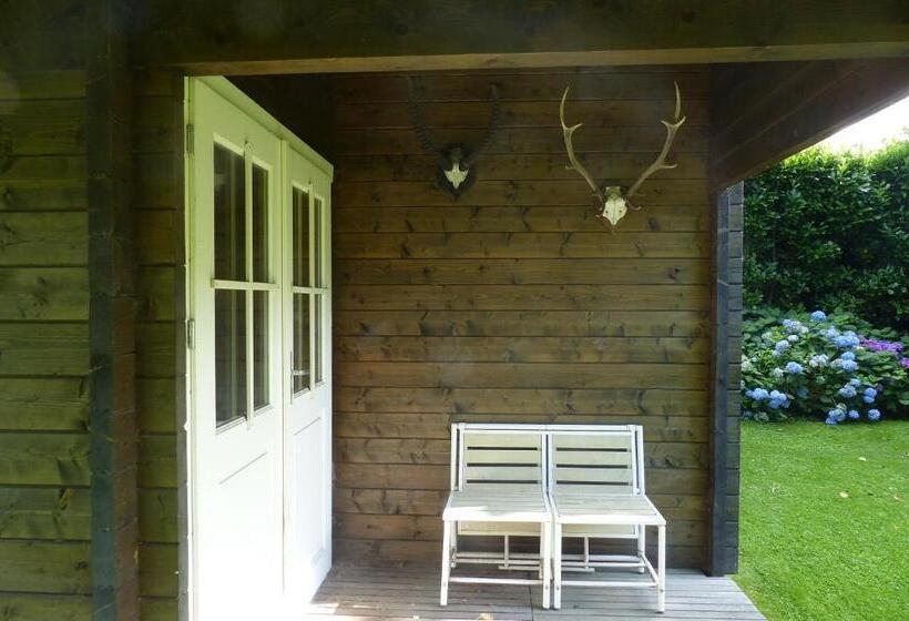 پانسیون Wood And Work