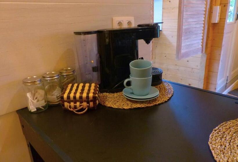 پانسیون Wood And Work