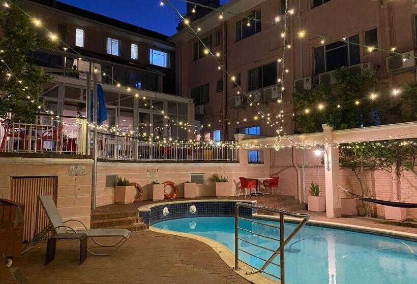 הוסטל Auberge Gardens