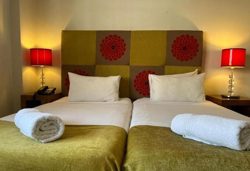 הוסטל Auberge Gardens