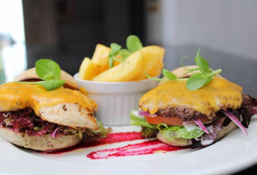 הוסטל Auberge Gardens