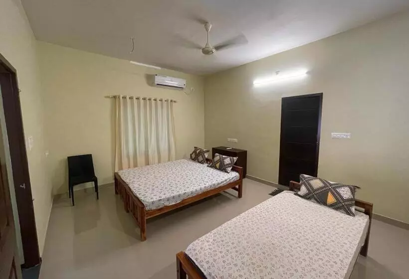ホテル Kalpadiyil