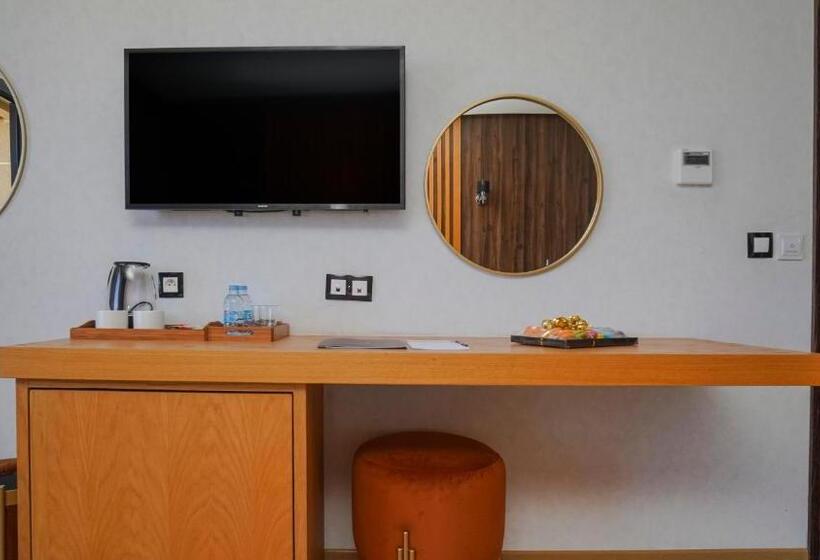 هتل Razane Hôtel