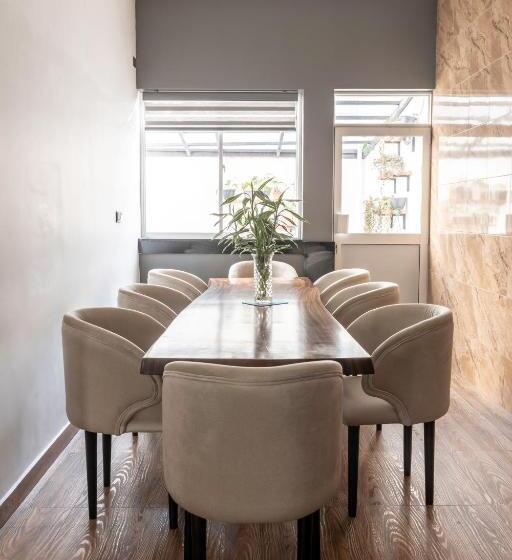 Hotel River Breeze Residents