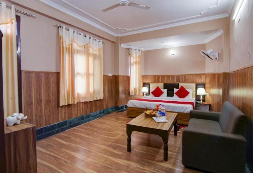 בית מלון כפרי Varuni Resort Mcleod Ganj