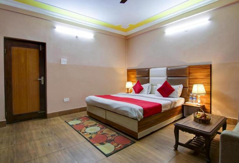 בית מלון כפרי Varuni Resort Mcleod Ganj