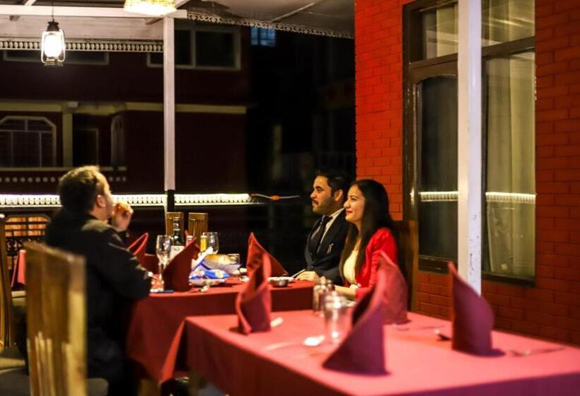 בית מלון כפרי Varuni Resort Mcleod Ganj