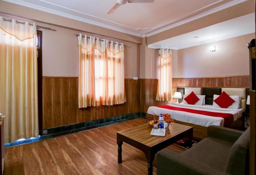 בית מלון כפרי Varuni Resort Mcleod Ganj