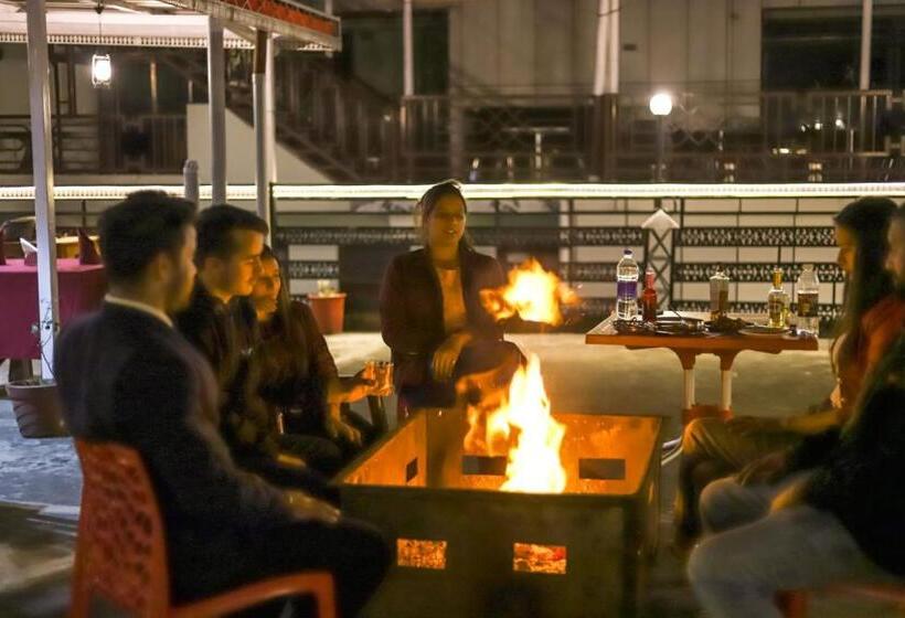 בית מלון כפרי Varuni Resort Mcleod Ganj