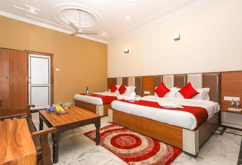 בית מלון כפרי Varuni Resort Mcleod Ganj