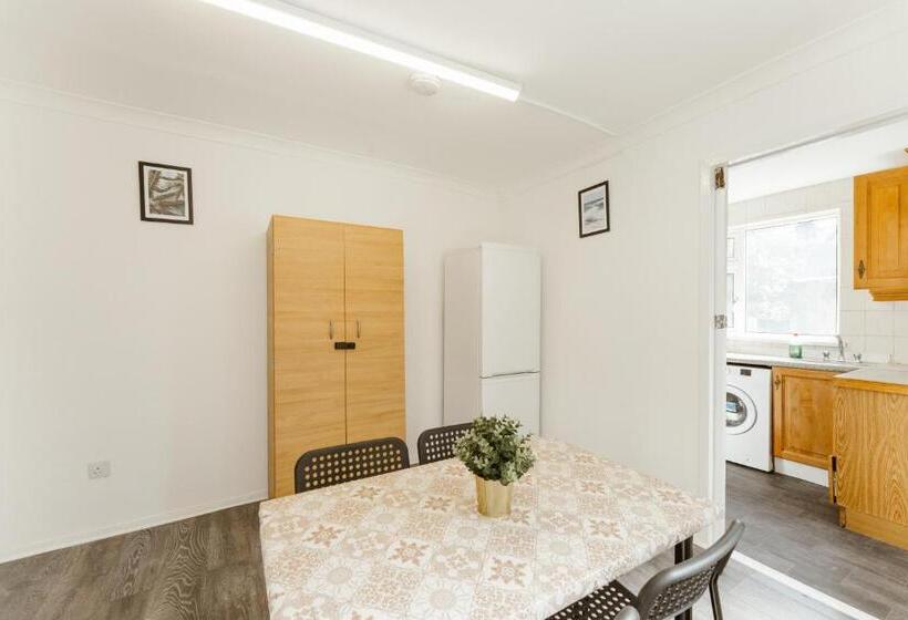 膳宿费 Leyton Comfy Double Rooms   50