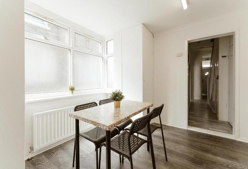 膳宿费 Leyton Comfy Double Rooms   50