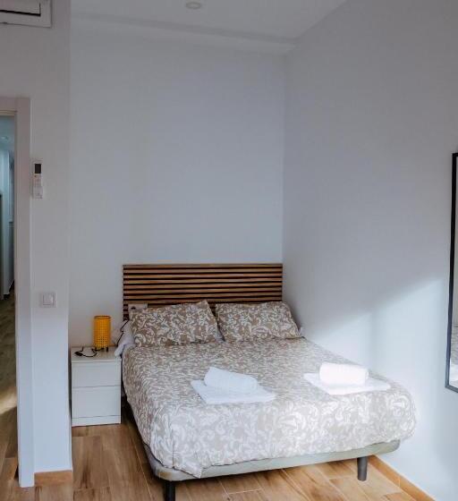 هاستل Triana Riverside