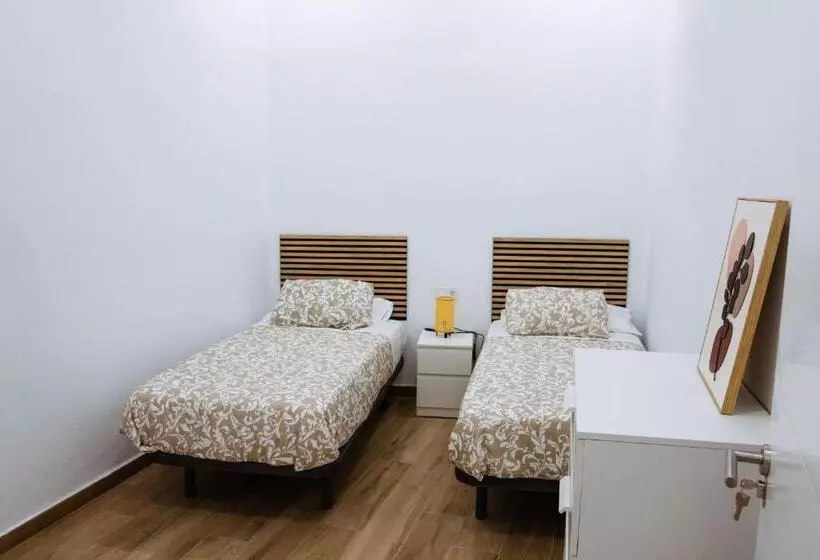 هاستل Triana Riverside