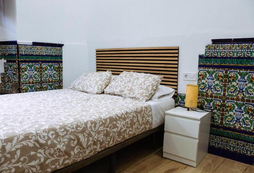 هاستل Triana Riverside