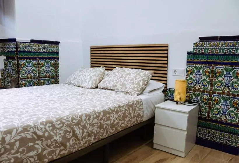 هاستل Triana Riverside