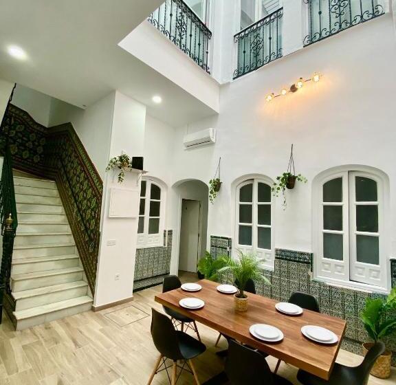 هاستل Triana Riverside