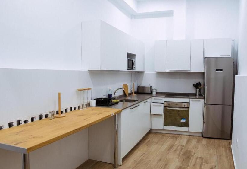 هاستل Triana Riverside