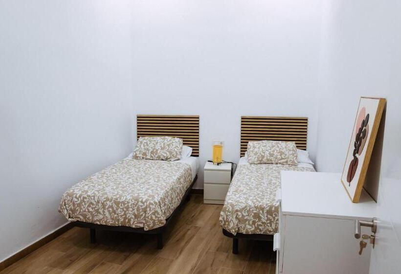 هاستل Triana Riverside