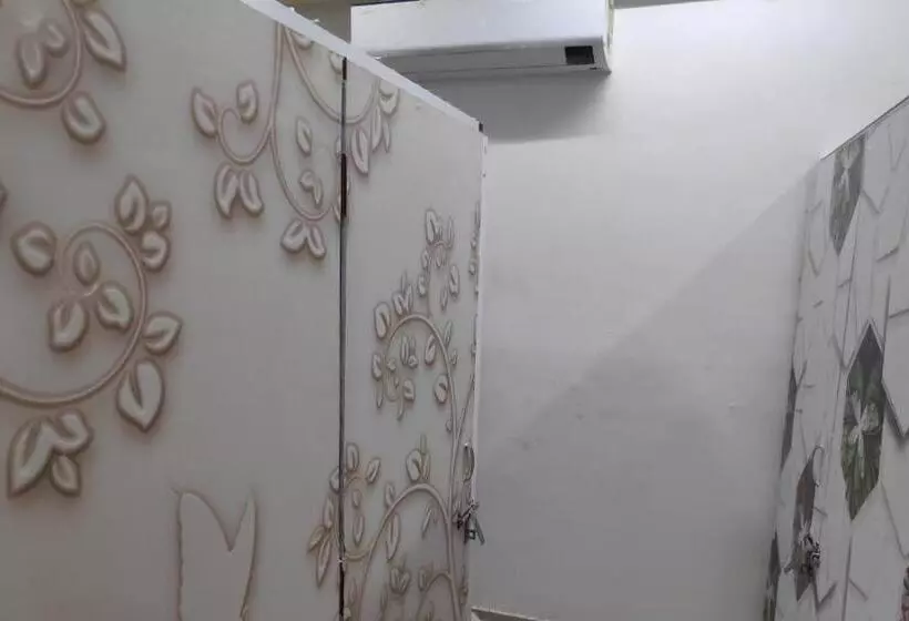 Kapselihotelli Vrindavan Nivas  Near Prem Mandir Bankey Bihari