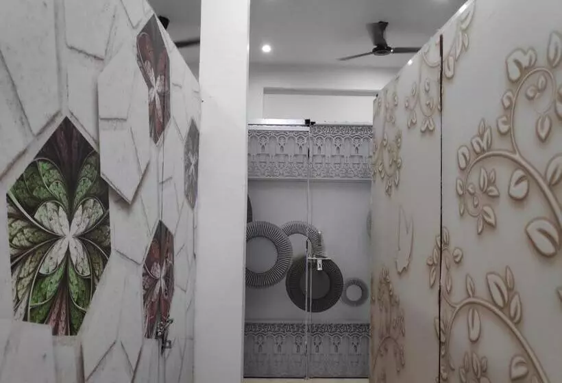 Kapselihotelli Vrindavan Nivas  Near Prem Mandir Bankey Bihari