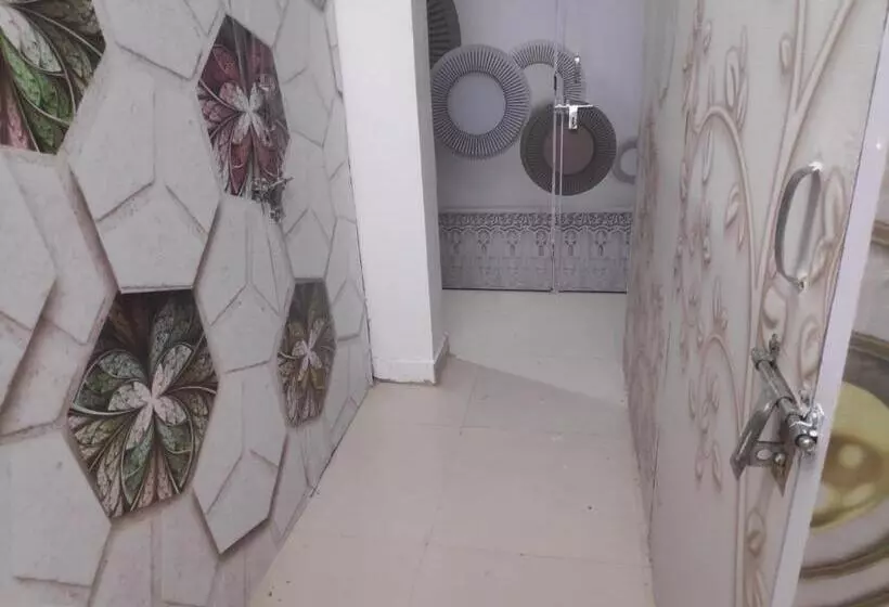 Kapselihotelli Vrindavan Nivas  Near Prem Mandir Bankey Bihari