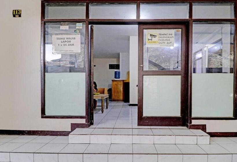 Отель Oyo Life 92685 Kost Arimbi