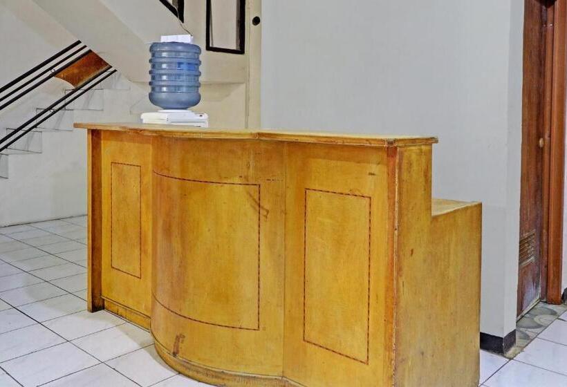 Отель Oyo Life 92685 Kost Arimbi