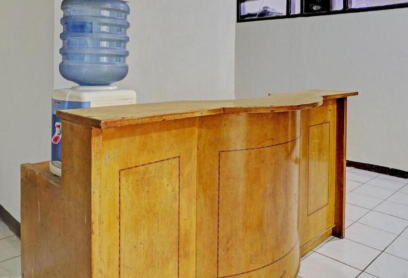 Отель Oyo Life 92685 Kost Arimbi