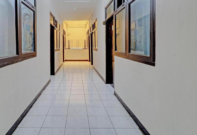 Отель Oyo Life 92685 Kost Arimbi