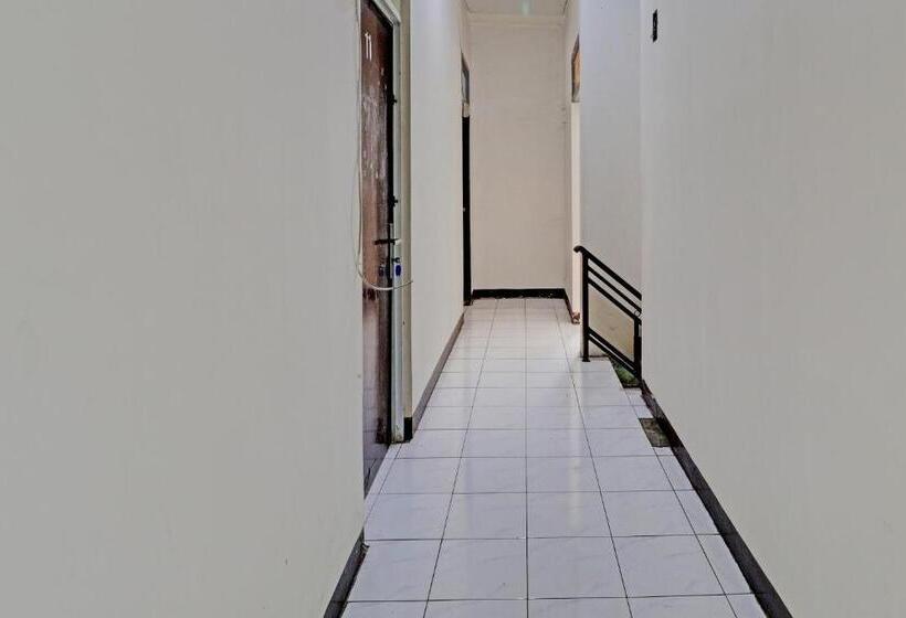 Отель Oyo Life 92685 Kost Arimbi