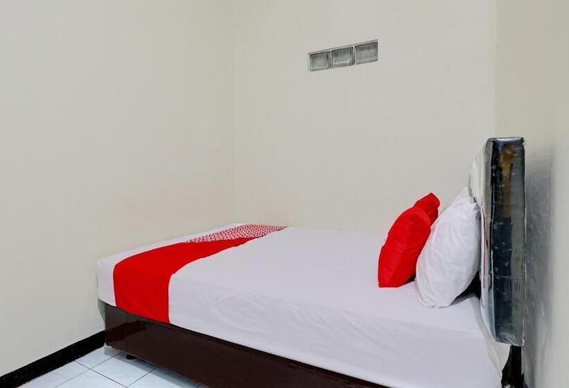 Отель Oyo Life 92685 Kost Arimbi
